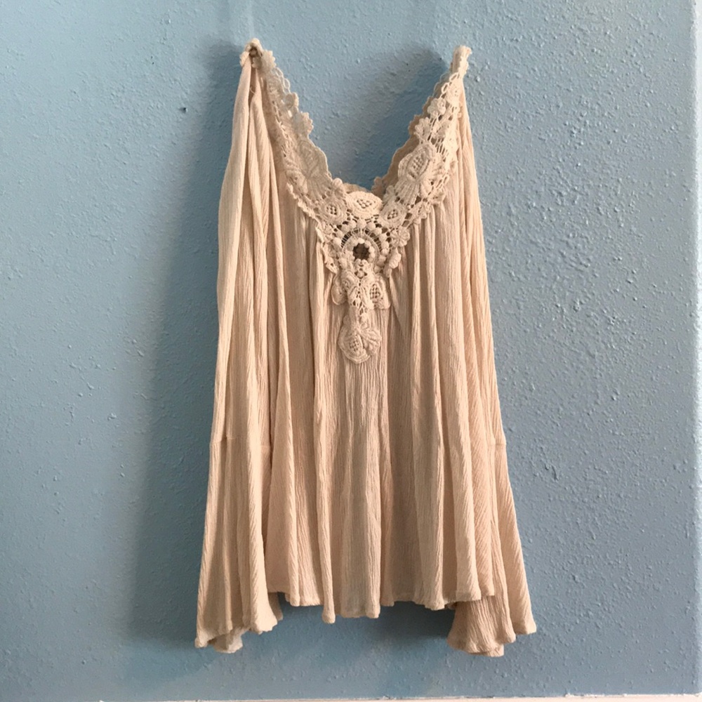 Flowy top w bell sleeves